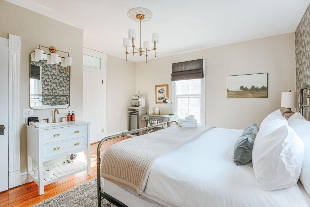 Afton Mountain Inn Room photo